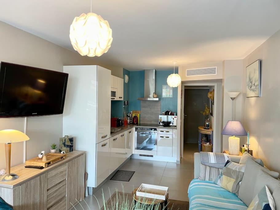 Appartamento 21 - Tres Agreable Rdc Avec Terrasse Et Parking Bandol Esterno foto